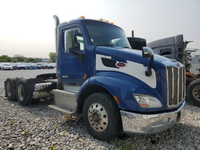 2017 Peterbilt 579 Semi Truck