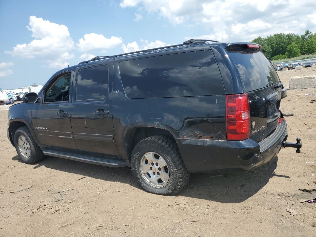 CHEVROLET SUBURBAN 2011 VIN 1GNSKJE30BR209806 photo 2