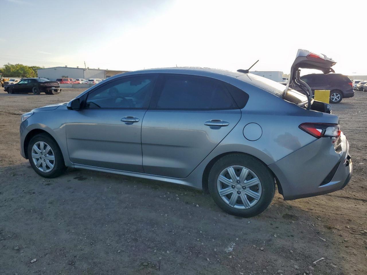 KIA RIO 2023 VIN 3KPA24ADXPE618757 zdjęcie 2