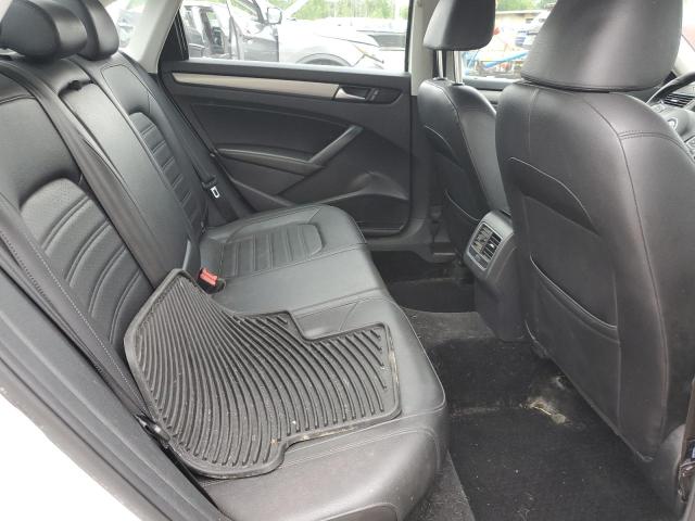 2015 VOLKSWAGEN PASSAT SE  