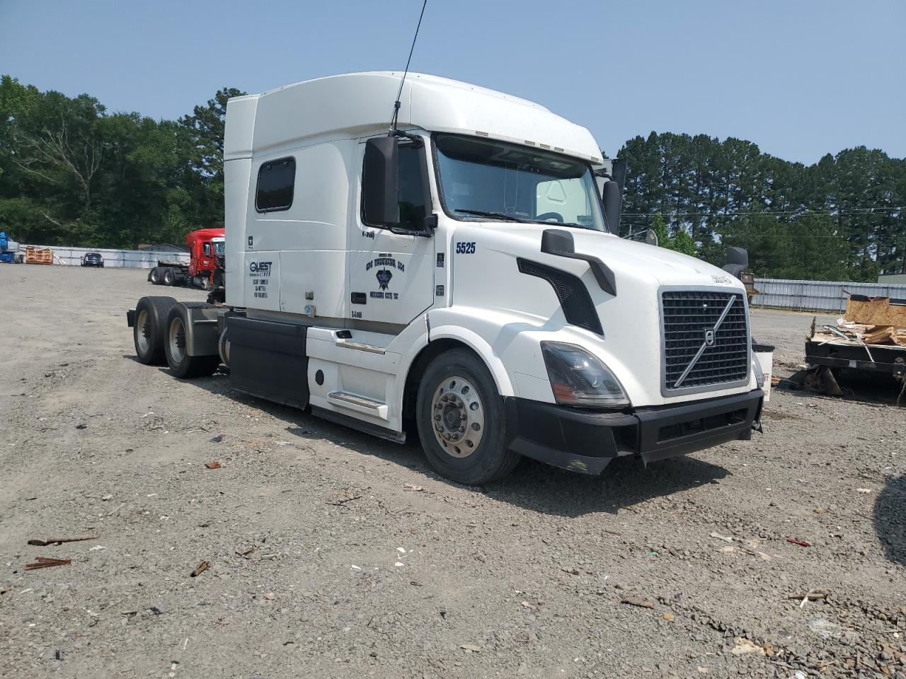 2015 Volvo Vnl Semi Truck продається в Conway, AR - Minor Dent/Scratches