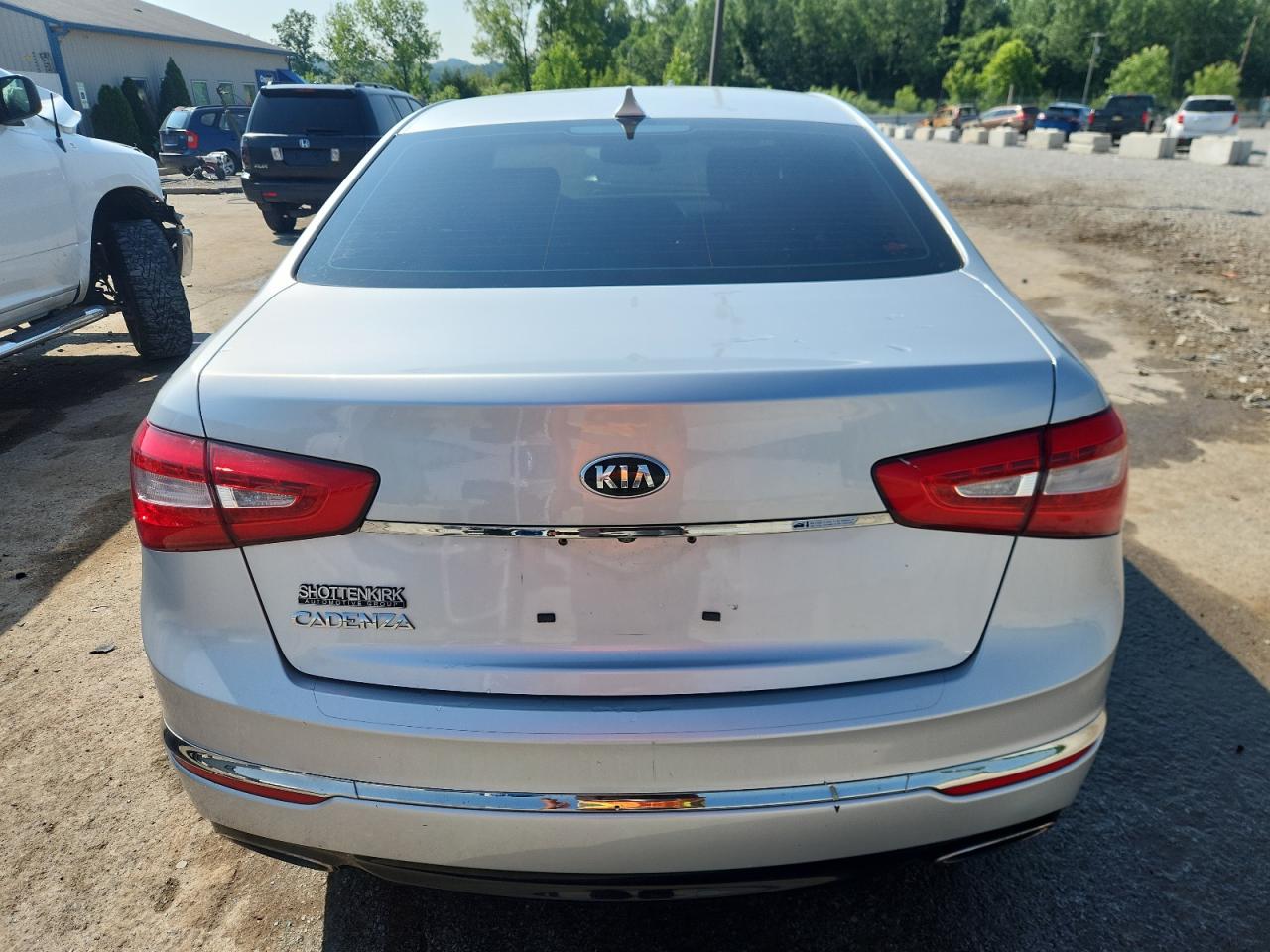 2016 Kia Cadenza Luxury VIN: KNALN4D70G5215160 Lot: 62837375