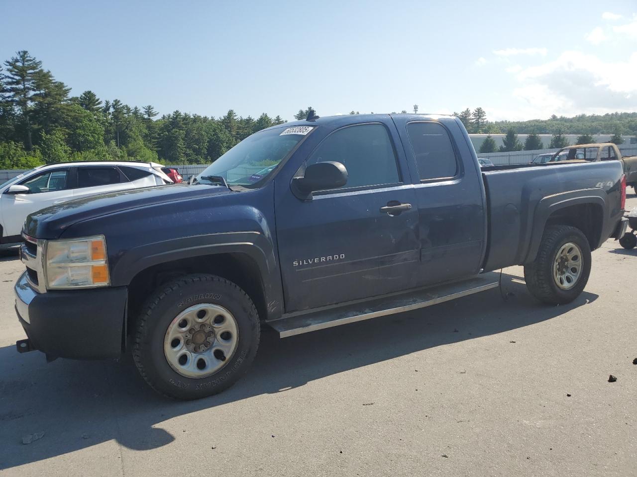 Windham, ME에서 판매 중인 2010 Chevrolet Silverado K1500 Ls - Side