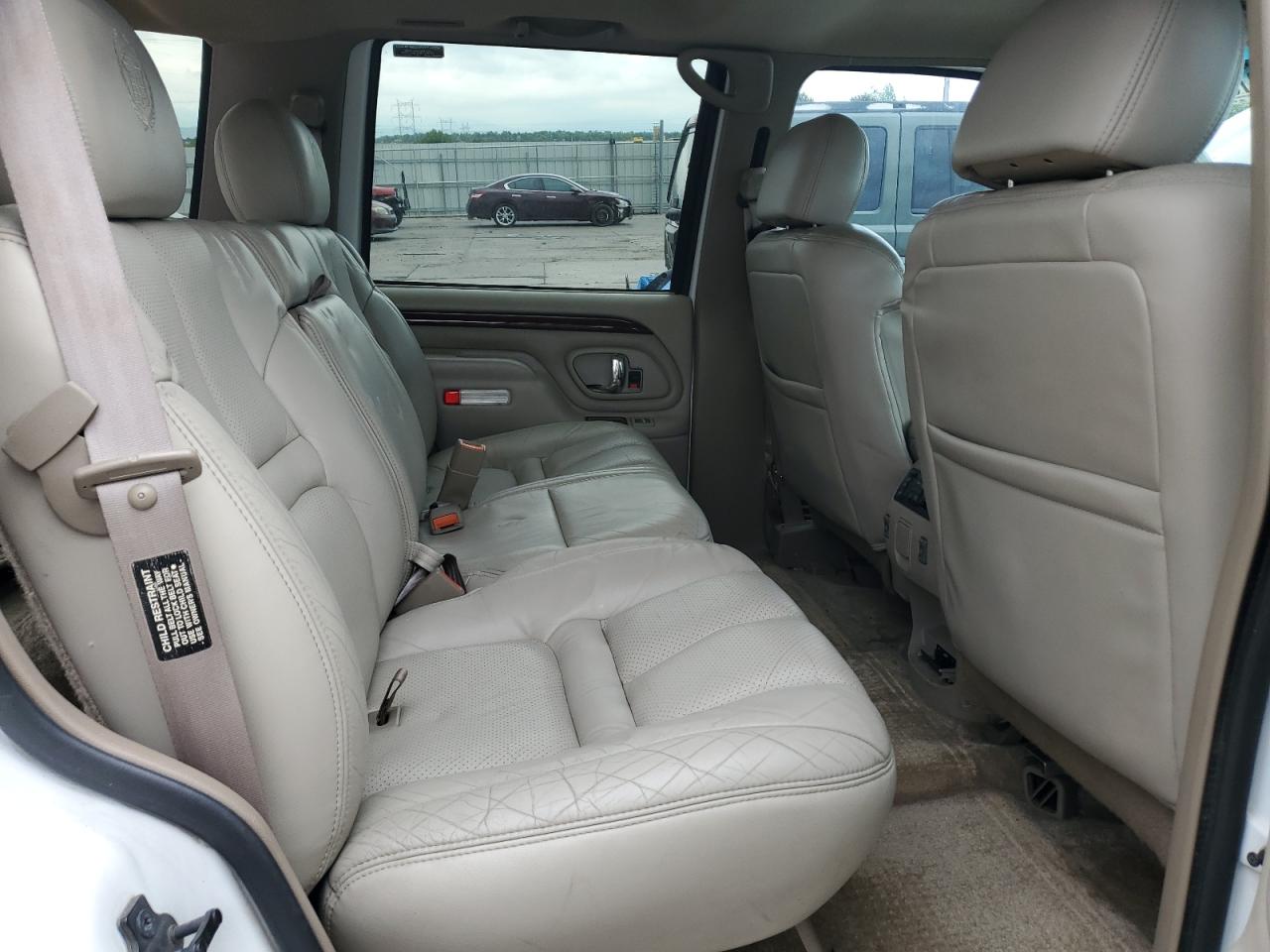 2000 Cadillac Escalade VIN: 1GYEK13R4YR120238 Lot: 61397315
