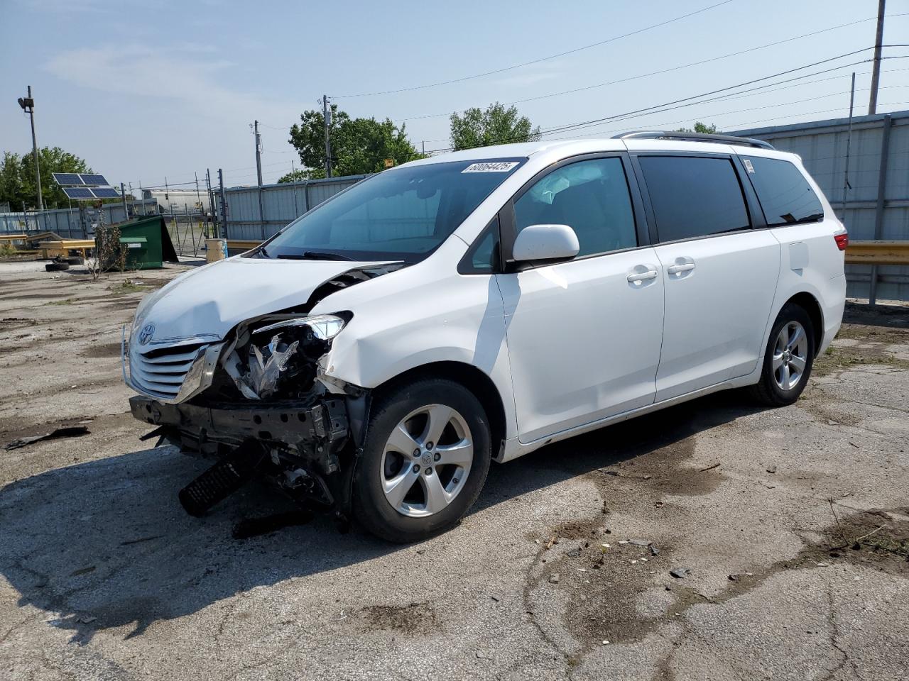 Dyer, IN에서 판매 중인 2017 Toyota Sienna Le - Front End