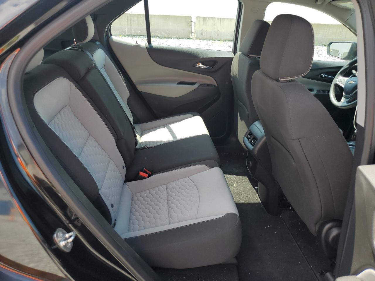 CHEVROLET EQUINOX 2018 VIN 2GNAXHEV0J6276570 фото 11
