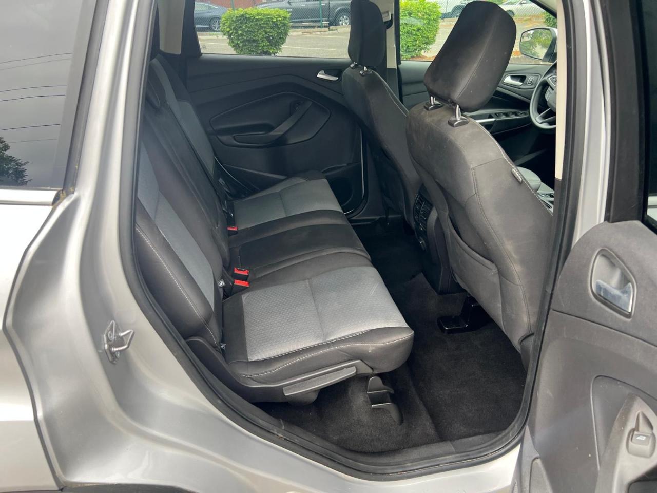 VIN: 1FMCU9GD4JUB01319 2018 FORD ESCAPE