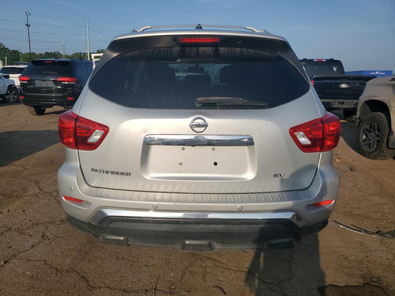 2018 Nissan Pathfinder S VIN: 5N1DR2MN3JC614612 Lot: 62236595