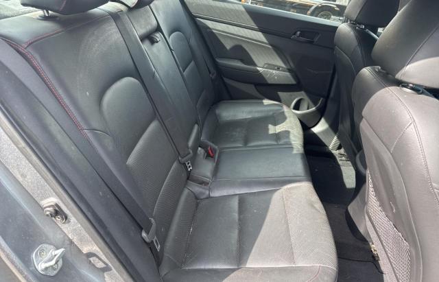  HYUNDAI ELANTRA 2018 Szary