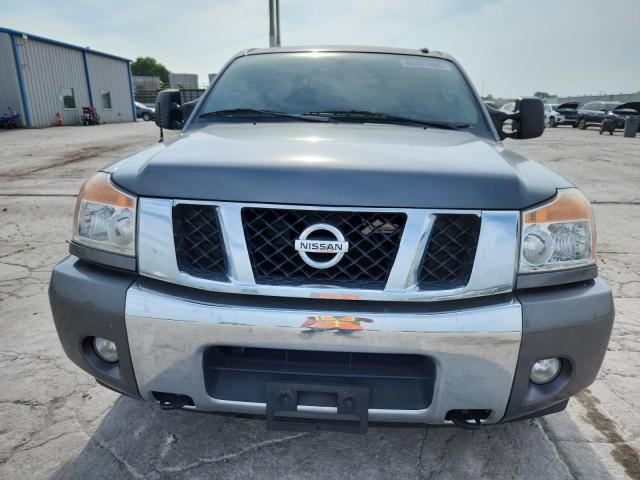  NISSAN TITAN 2015 Szary