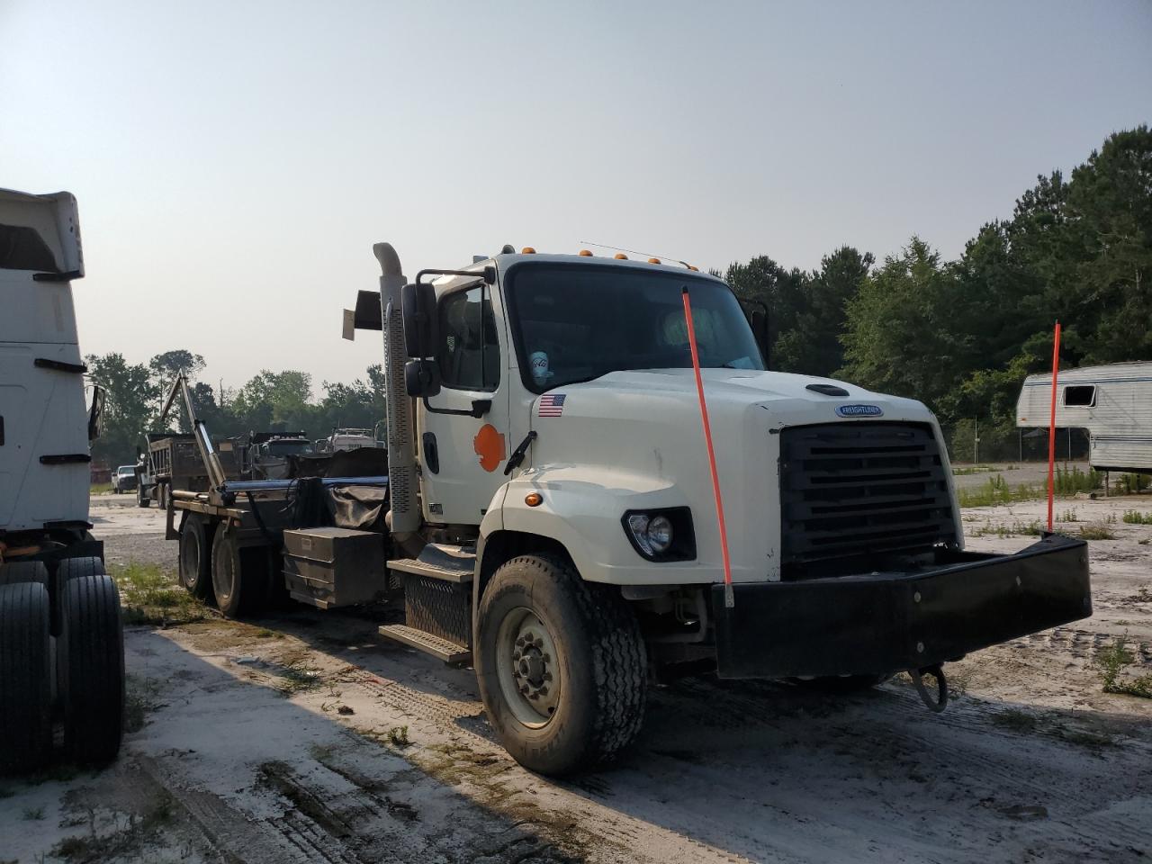 2015 Freightliner 114Sd Roll-Off Container Truck for Sale in Savannah, GA - Side