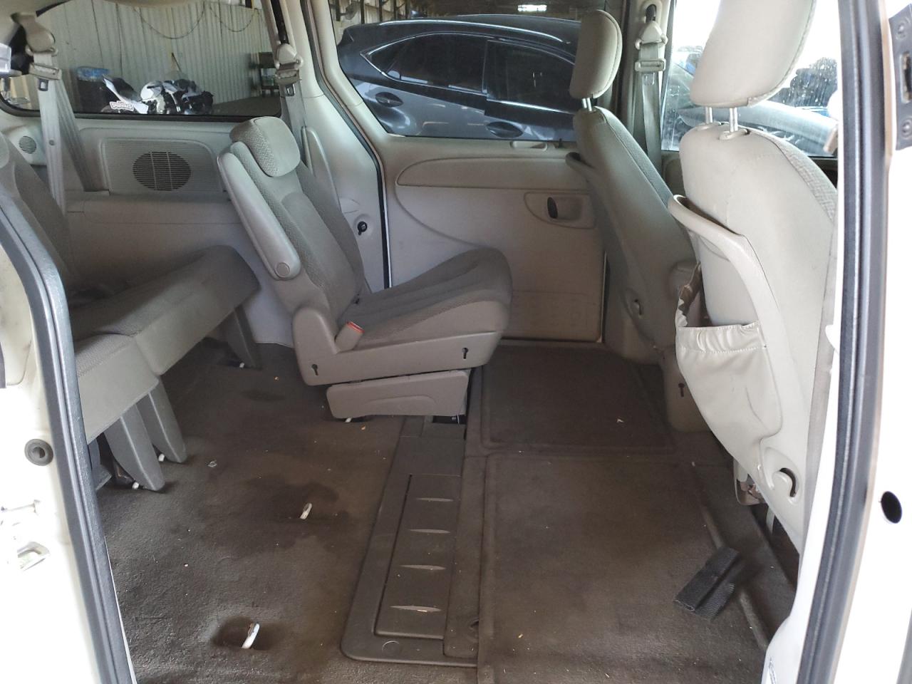 2005 Chrysler Town & Country Lx VIN: 2C4GP44R55R268081 Lot: 61159725