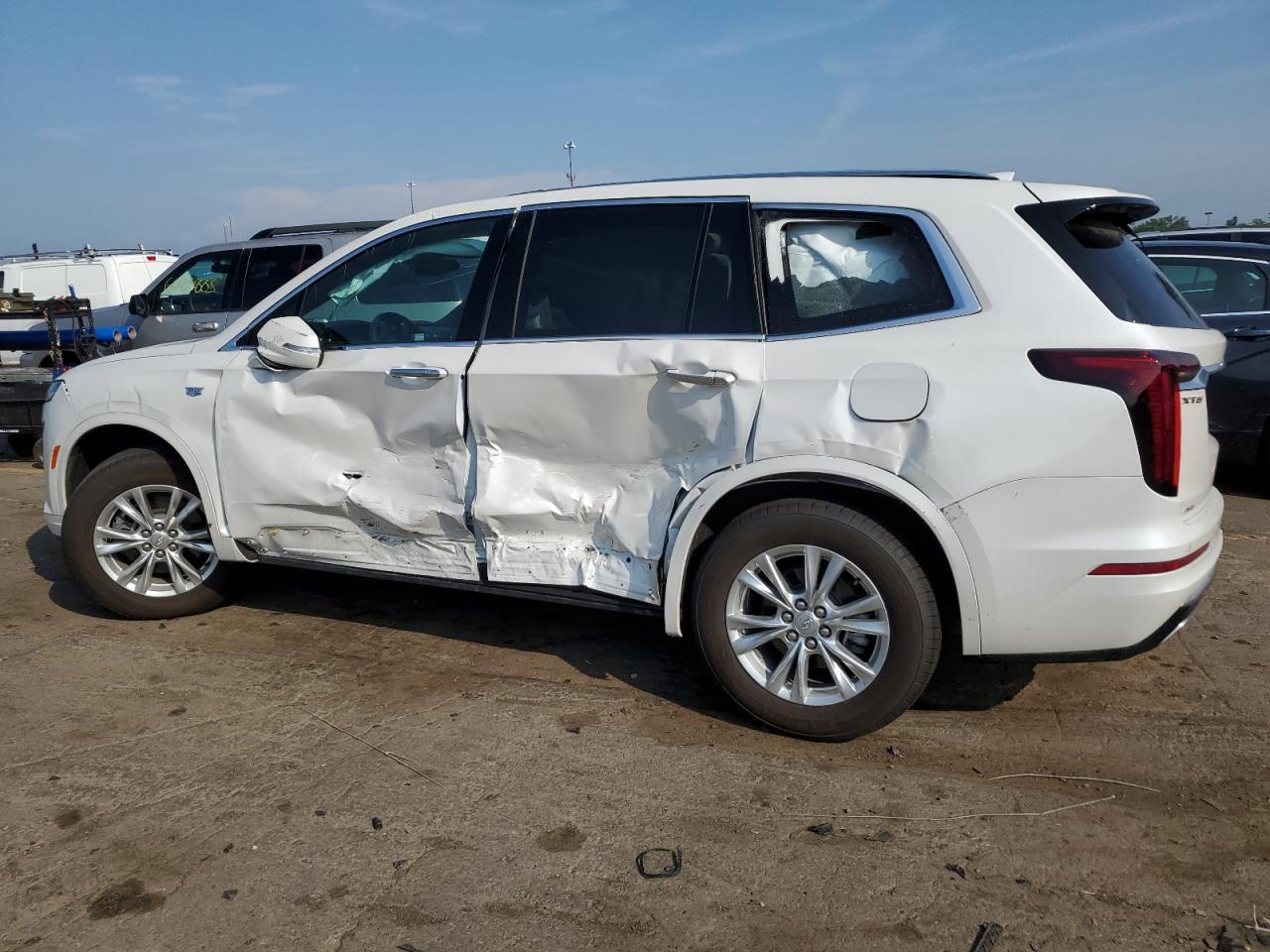 CADILLAC XT6 2024 VIN 1GYKPBR48RZ751145 фото 2