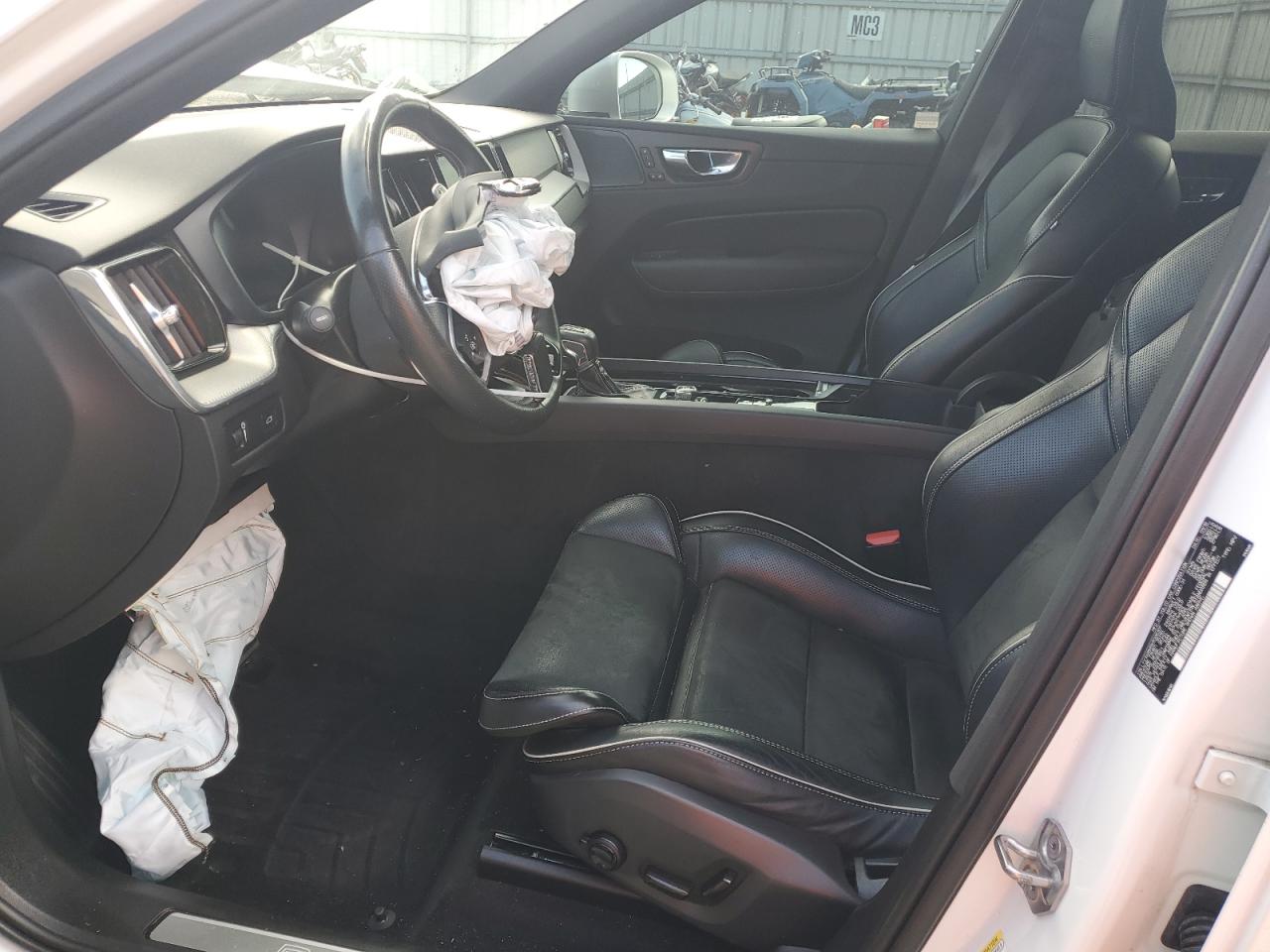 2019 Volvo Xc60 T5 R-Design VIN: LYV102RM5KB326307 Lot: 61310435