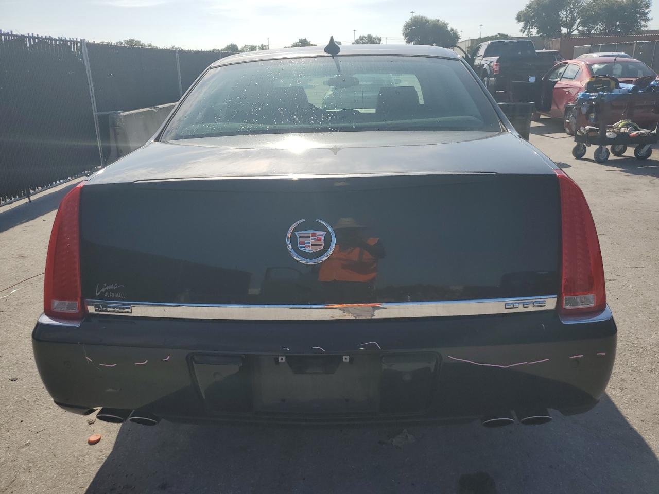 2011 Cadillac Dts Luxury Collection VIN: 1G6KD5E67BU117693 Lot: 60986095
