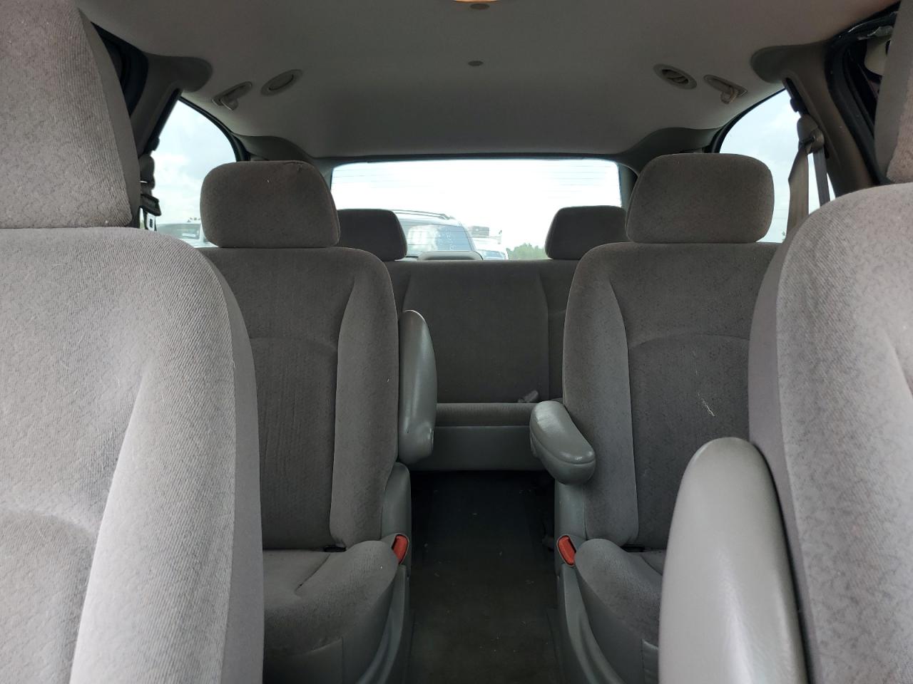 2003 Dodge Grand Caravan Sport VIN: 2D4GP443X3R281601 Lot: 61799035