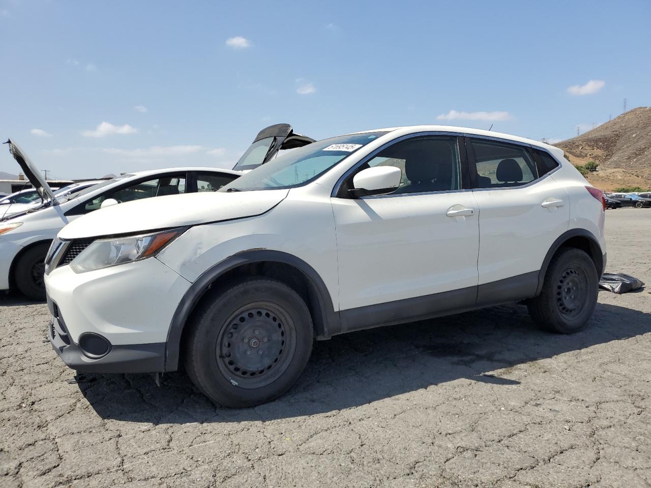 JN1BJ1CP0JW181431 NISSAN ROGUE Photo 1