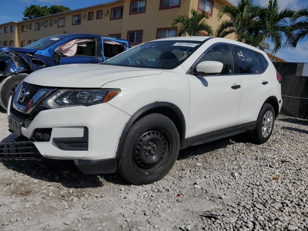 2017 Nissan Rogue S იყიდება Opa Locka-ში, FL - Front End