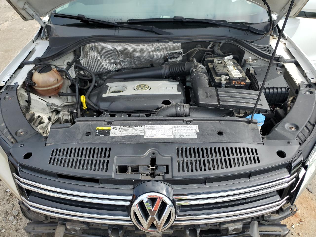 2015 Volkswagen Tiguan S VIN: WVGBV7AXXFW602985 Lot: 61500235