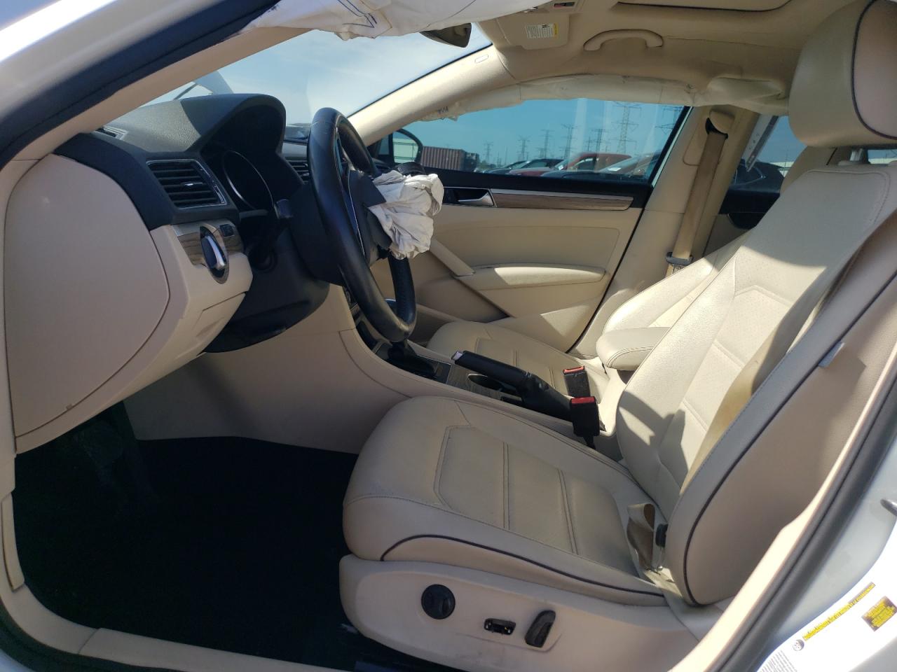 2018 Volkswagen Passat Se VIN: 1VWBA7A33JC017041 Lot: 61876295