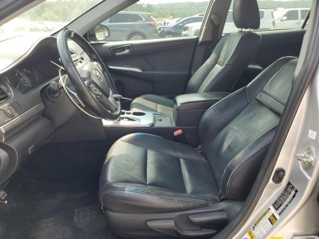 Sedans TOYOTA CAMRY 2013 Srebrny