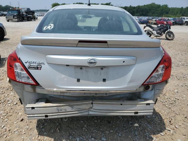  NISSAN VERSA 2019 Srebrny