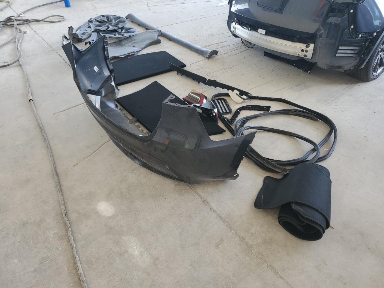 TESLA MODEL Y 2024 VIN 7SAYGDED4RF102968 фото 13