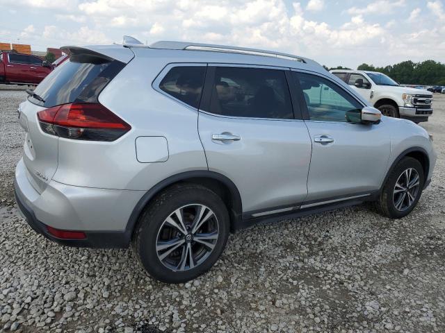  NISSAN ROGUE 2018 Srebrny