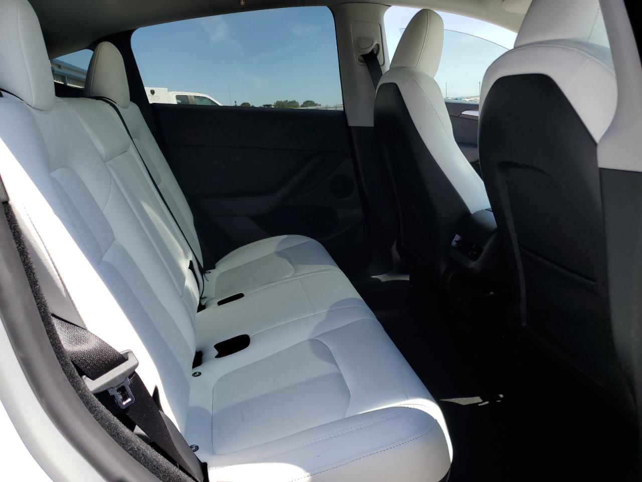 TESLA MODEL Y 2024 VIN 7SAYGDEEXRF065160 фото 11