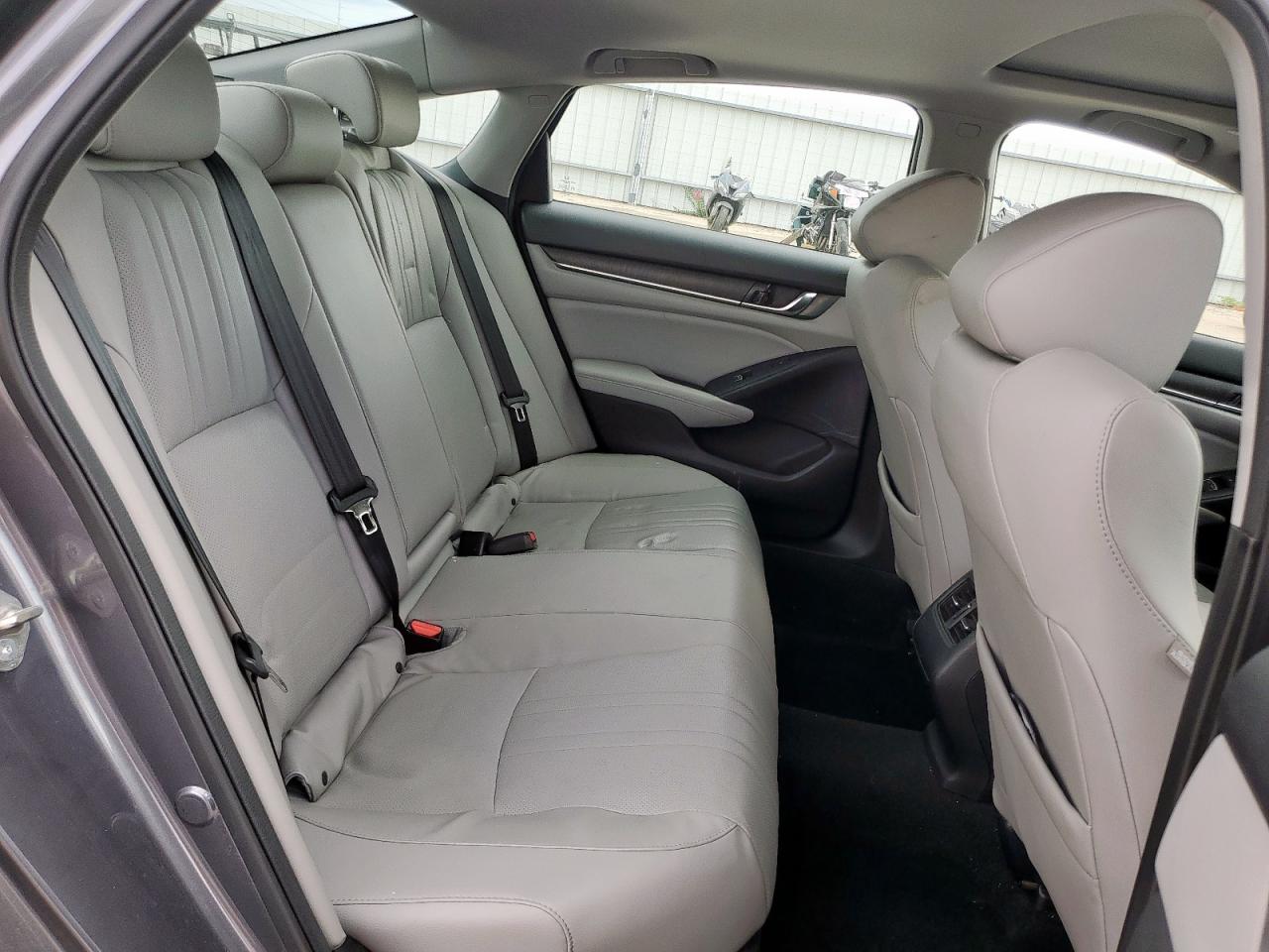 HONDA ACCORD 2018 VIN 1HGCV2F9XJA028899 photo 10