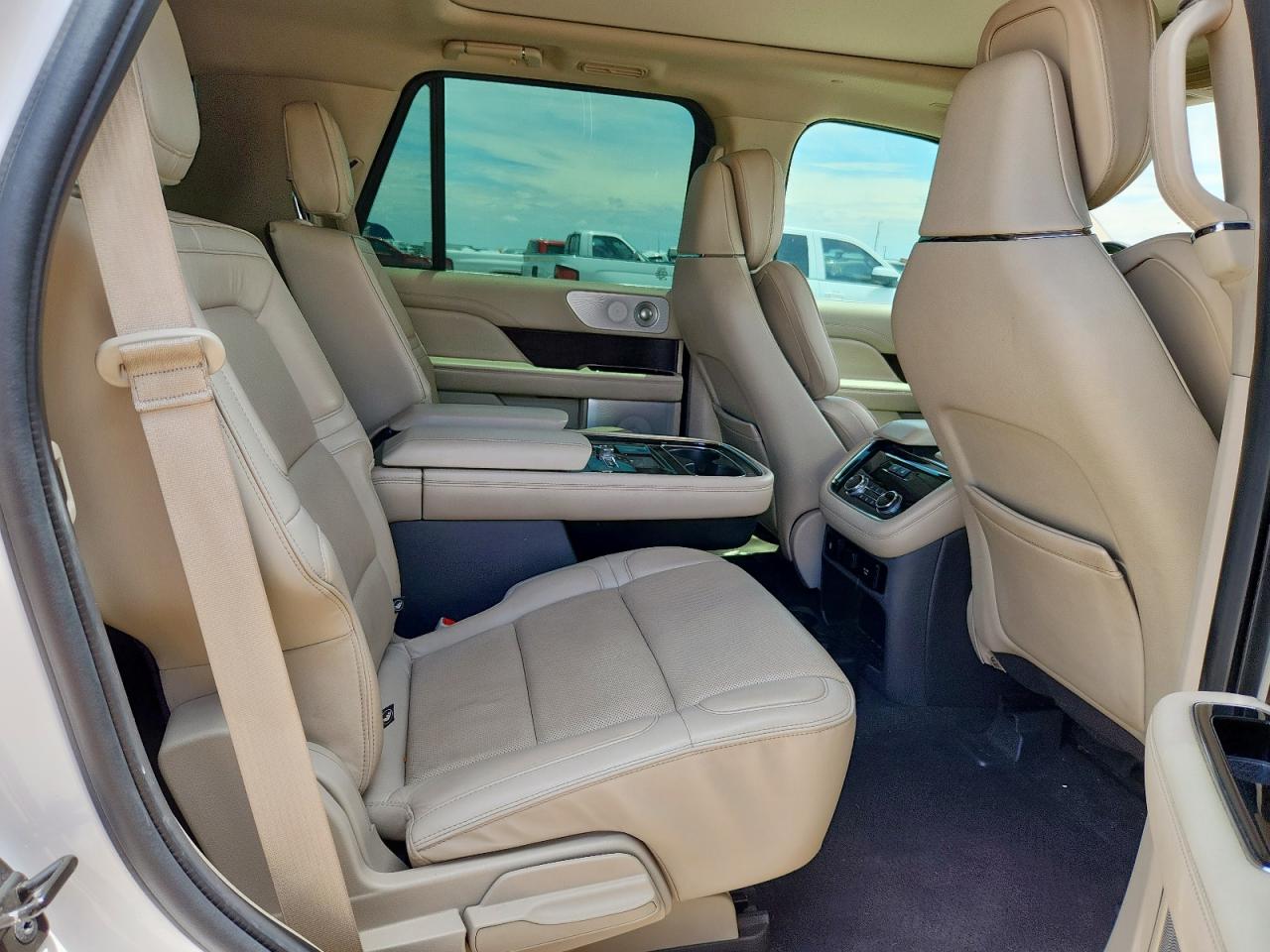 2019 Lincoln Navigator Reserve VIN: 5LMJJ2LT7KEL09742 Lot: 62018975
