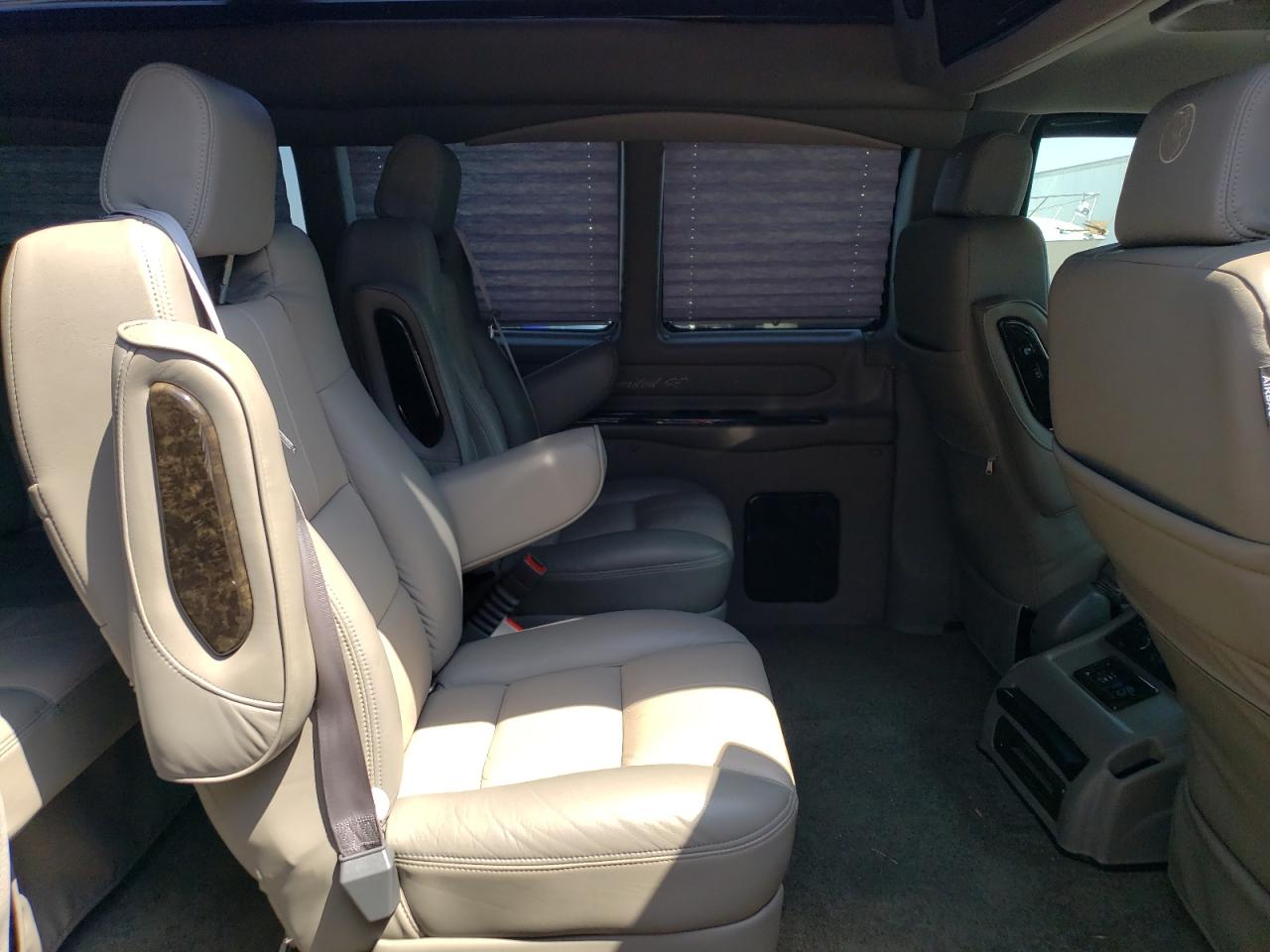 2018 GMC Savana G2500 VIN: 1GTW7BFGXJ1281886 Lot: 62016855