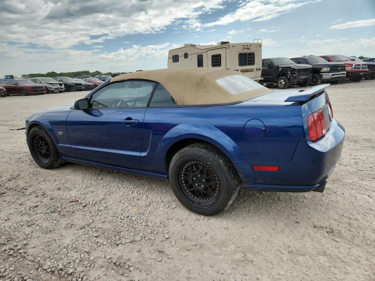 FORD MUSTANG 2007 VIN 1ZVFT85H475301119 фото 2