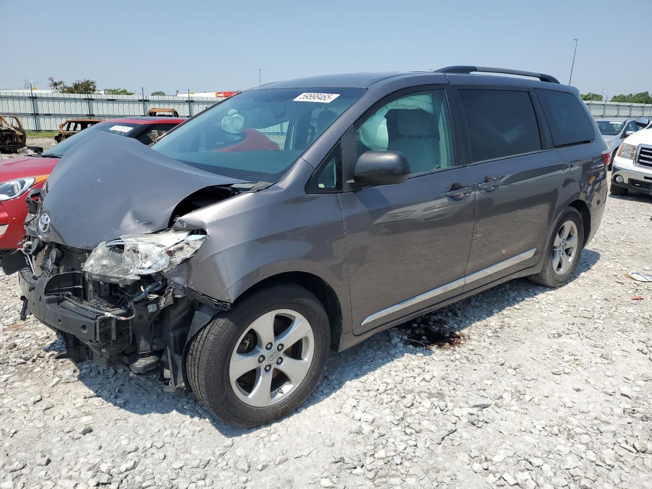 2015 Toyota Sienna Le zu verkaufen in Cahokia Heights, IL - Front End