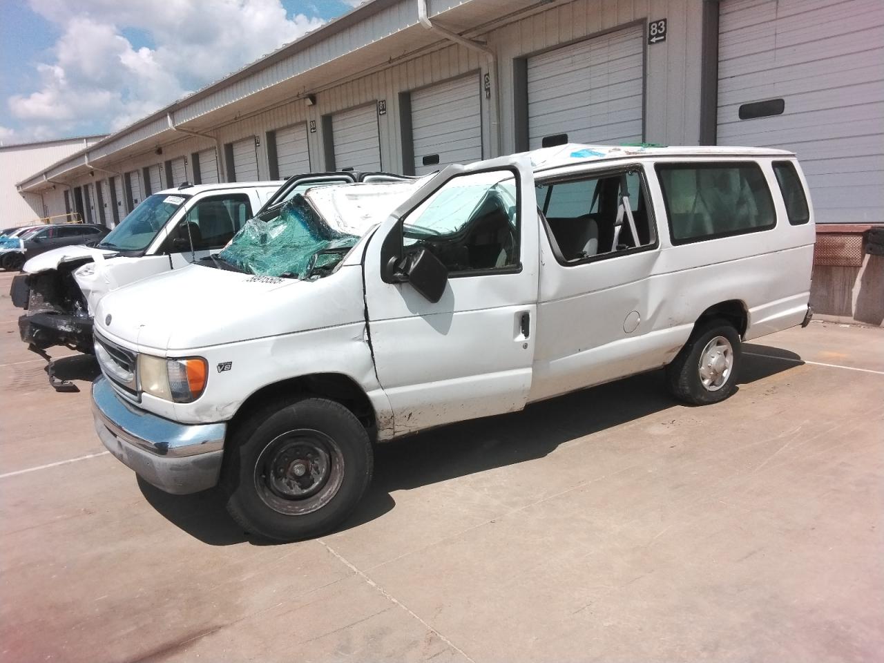 2001 Ford Econoline E350 Super Duty Wagon იყიდება Louisville-ში, KY - All Over