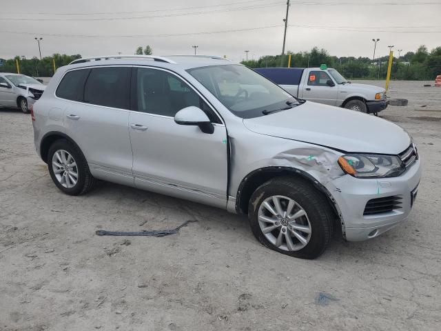  VOLKSWAGEN TOUAREG 2013 Srebrny