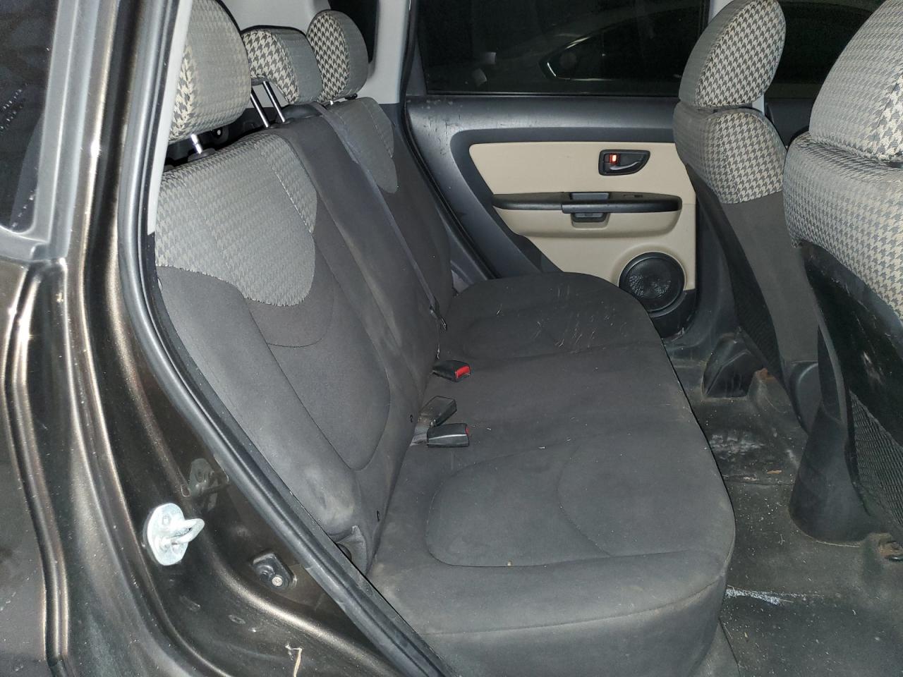 2011 Kia Soul + VIN: KNDJT2A22B7201139 Lot: 62880845
