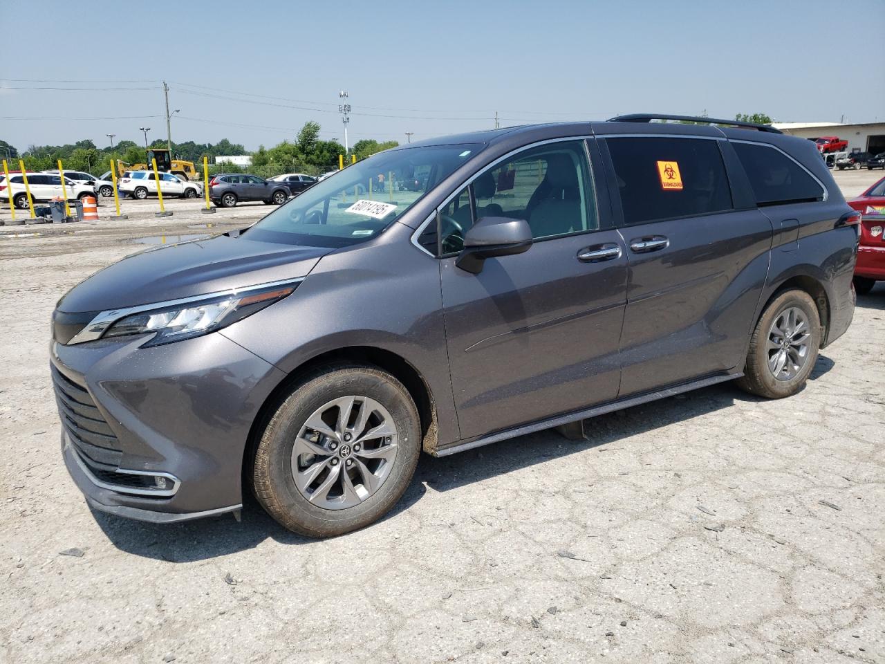 2022 Toyota Sienna Xle for Sale in Indianapolis, IN - Biohazard/Chemical