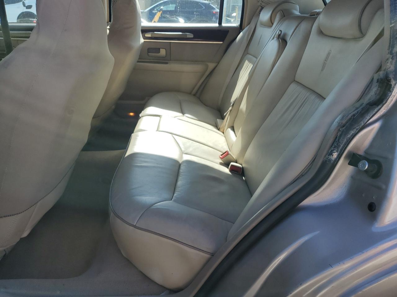 2006 Lincoln Town Car Designer VIN: 1LNHM83VX6Y646357 Lot: 62255825