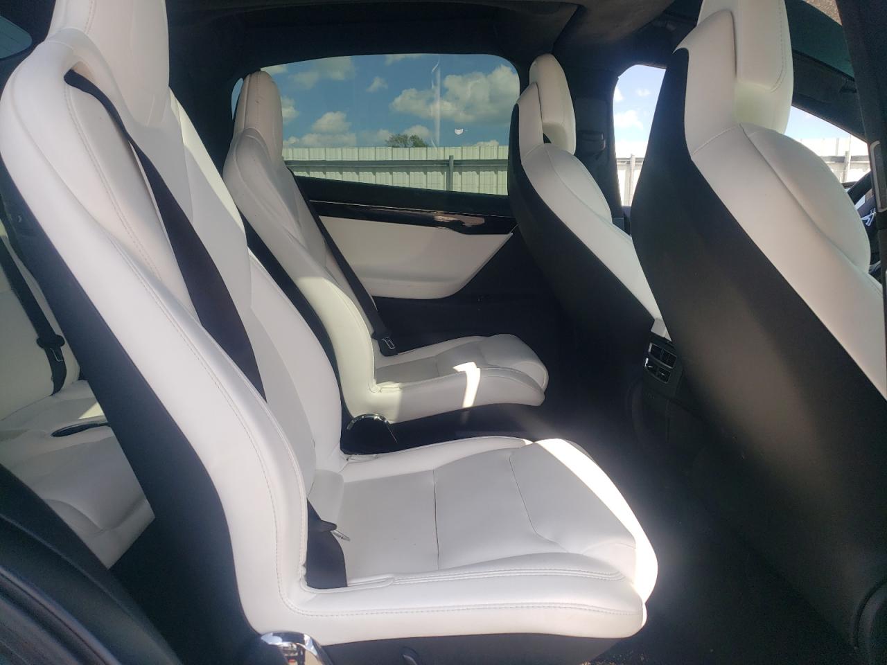 2017 Tesla Model X VIN: 5YJXCBE47HF051831 Lot: 60477055