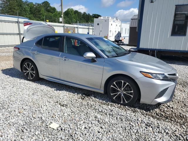  TOYOTA CAMRY 2018 Srebrny
