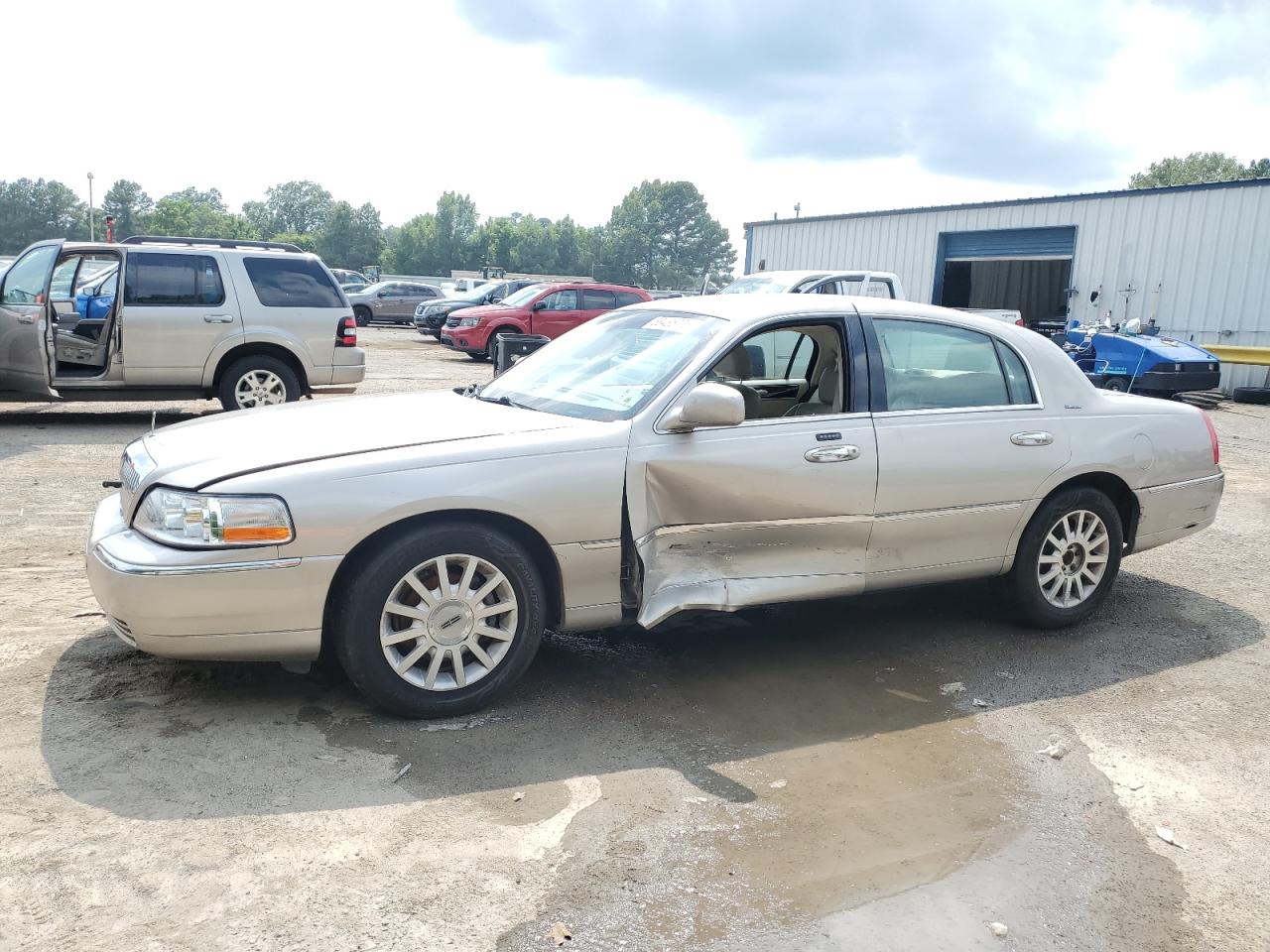 2003 Lincoln Town Car Executive