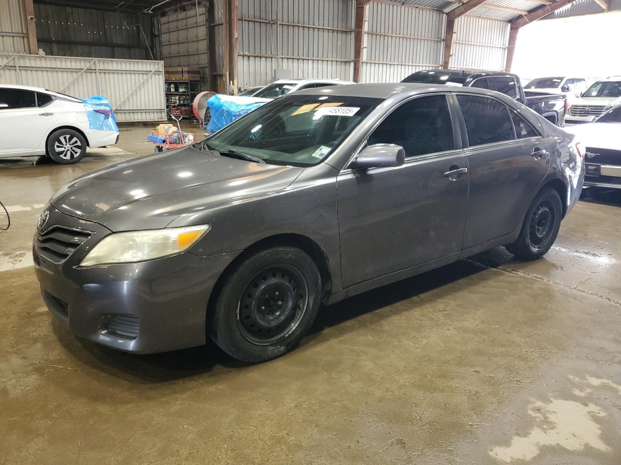 2010 Toyota Camry Base for Sale in Greenwell Springs, LA - Minor Dent/Scratches