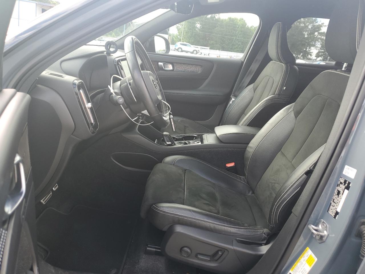 2020 Volvo Xc40 T5 R-Design VIN: YV4162UM8L2313007 Lot: 61200165