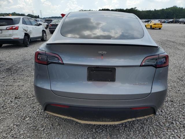  TESLA MODEL Y 2024 Srebrny