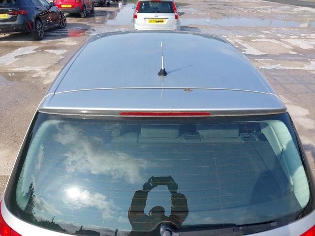 2006 VOLKSWAGEN GOLF S AUT