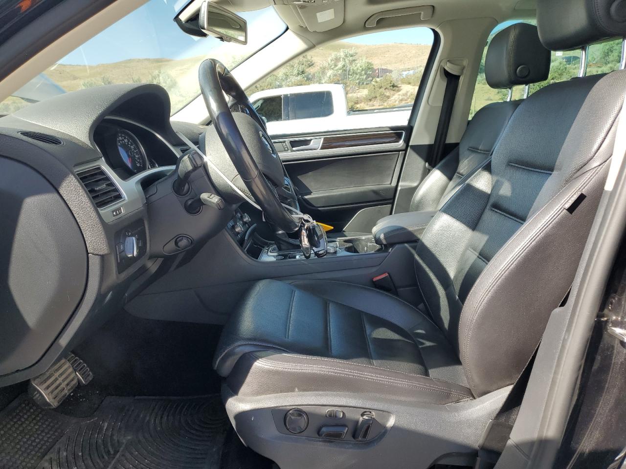 2016 Volkswagen Touareg Sport VIN: WVGEF9BP2GD010319 Lot: 61497755