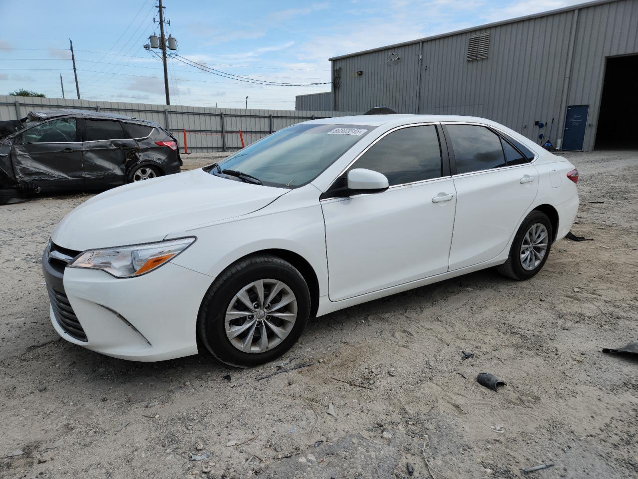 2016 Toyota Camry Le for Sale in Jacksonville, FL - Front End