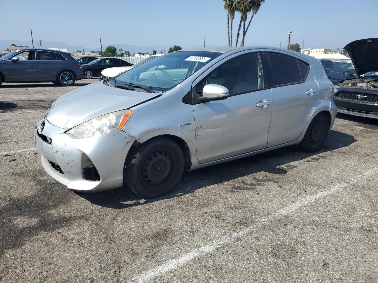 2014 Toyota Prius C للبيع في Van Nuys، CA - Front End