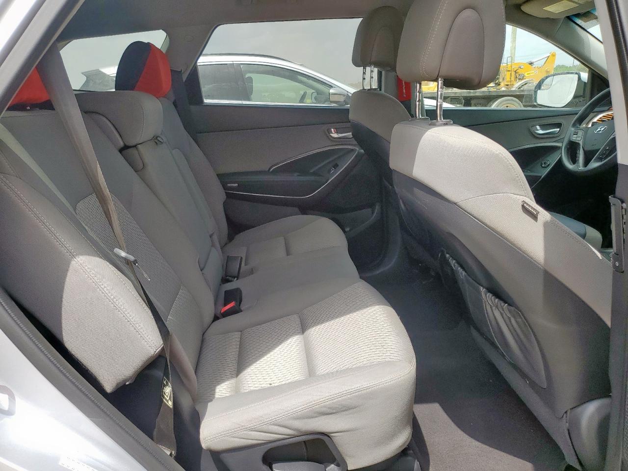 2017 Hyundai Santa Fe Se VIN: KM8SM4HF2HU179915 Lot: 63107485